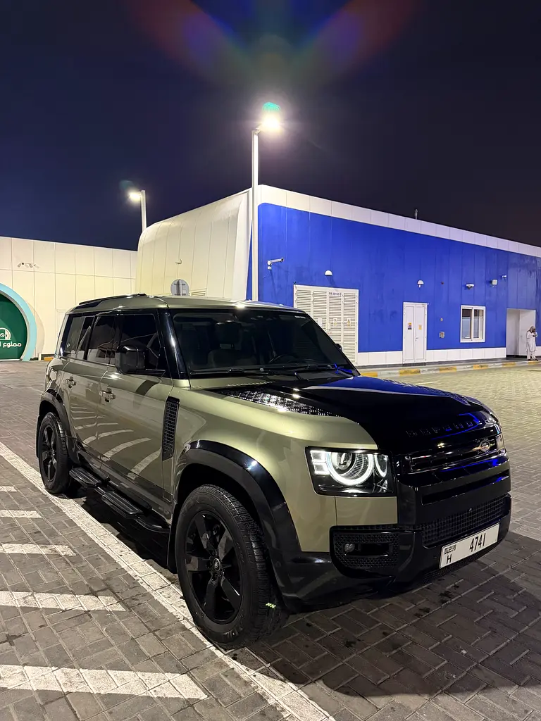 Land Rover Defender 2021 — photo 1 of 8