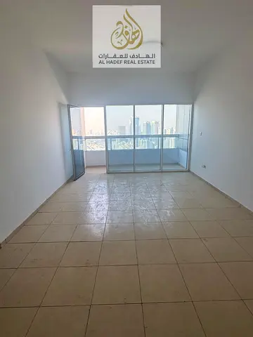 للإيجار في الشارقة – الخان | شقة فاخرة 3 غرف نوم منها غرفة ماستر | صالة مع بلكونة وإطلالة أمامية على بحيرة الخان | 3 حمامات وغرفة غسيل | باركنج مجاني