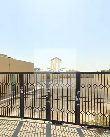 بدون عمولة وشاملة رسوم التسجيل حوطة للبيع في منطقة السجعة تصريح صناعي ارضي واول  مساحة الارض23101 قدم مربع حوطة مسورة تملك حر للعرب و99للاجانب بادر بل