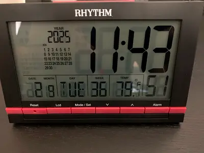 Rhythm clock with calender