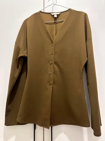 green button front top HM