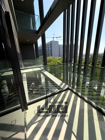 This premium 1-bedroom apartment in Vida 1 offers an exceptional blend of luxury and convenience. L
