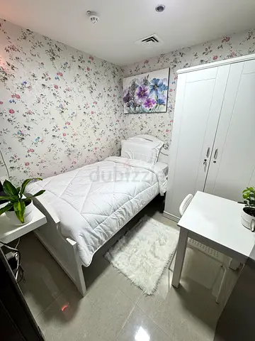 Private Room available for lady only in Al Barsha1 near insurance market metro station