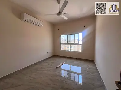 شقة غرفتين وصالة فاخرة مع بلكونة وحمامين وتكييف مركزي بتصميم عصري وموقع حيوي مميز