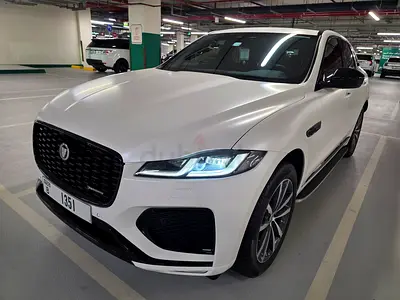 Agency WARRANTY + SERVICE Contract + Low kms Matt White Special order R dynamic SE Jaguar F pace