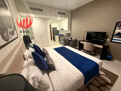 Cozy Studio Retreat | Vibrant Viridis B Lifestyle