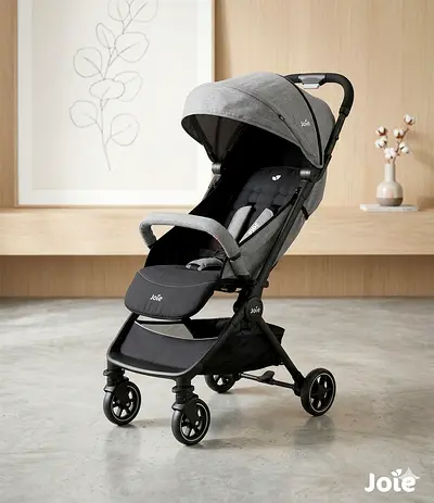Lightweight and compact Joie pact Stroller