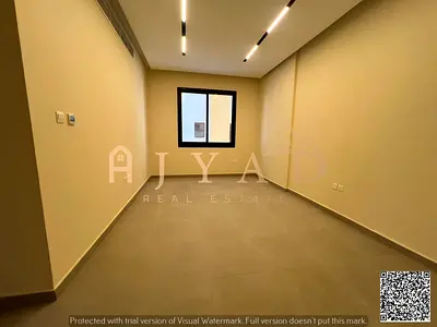 للإيجار السنوي — أول ساكن ✨ شقة فاخرة غرفتين وصالة في موقع مميز بمنطقة الجرف 3، قريبة من مخرج دبي والشارقة، مما يوفر سهولة التنقل والوصول إلى جميع ال