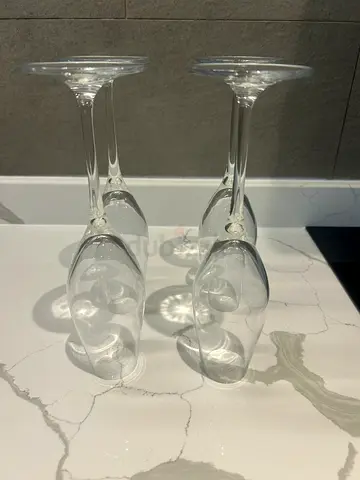 4x champagne glasses