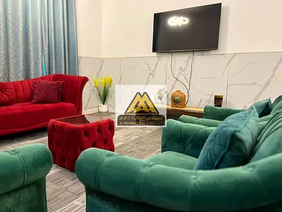 شقة غرفتين وصالة للإيجار في أبراج الواحة عجمان بإطلالة مباشرة على الخور ومناسبة مفروشة أو بدون فرش