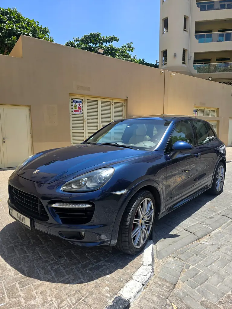 Porsche Cayenne 2014 — photo 1 of 11