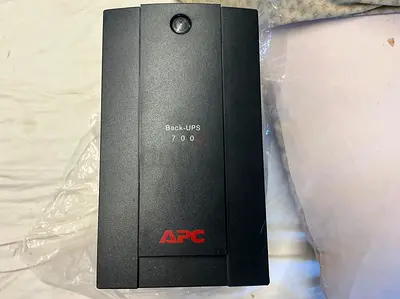 APC Back-UPS 700 Uninterruptible Power Supply (UPS) - Good Condition