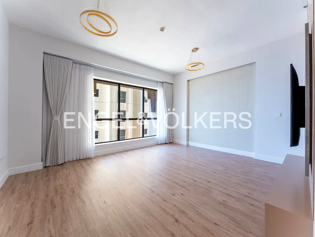 Exclusive | Spacious Layout | Vacant