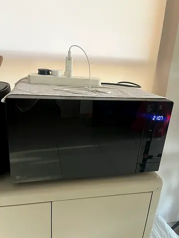 LG countertop microwave oven - black, good working condition