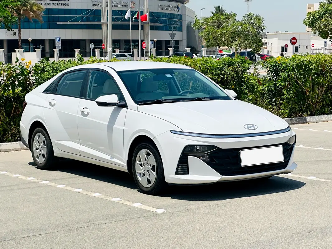 Hyundai Accent 2024 — photo 1 of 20