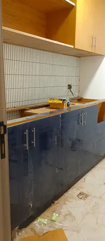 Home maintenance carpenter