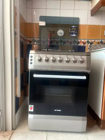 Used freestanding gas oven and stove - good working condition
