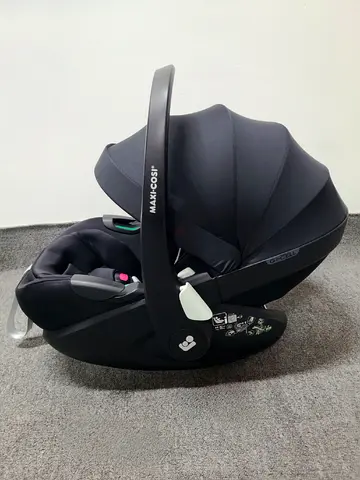 Maxi-Cosi Pebble 360 Pro Infant Car Seat Black color Good condition