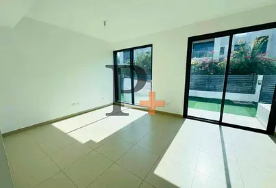 Single row corner unit | On the green belt | Vacant | 2E