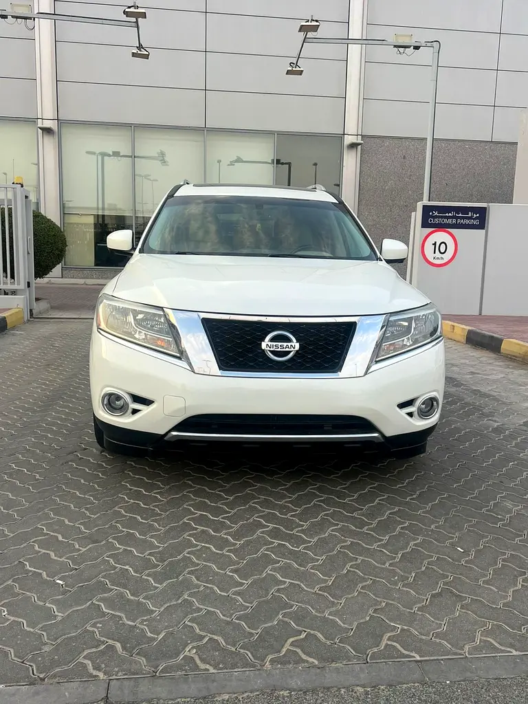 Nissan Pathfinder 2015 — photo 1 of 13