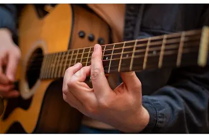 Guitar, piano and bass lessons in Business Bay!!!