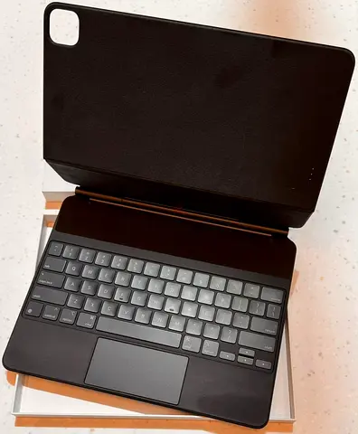 Apple Magic Keyboard for iPad Air 13-Inch International English,Black
