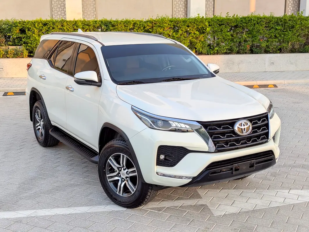 Toyota Fortuner 2022 — photo 1 of 20