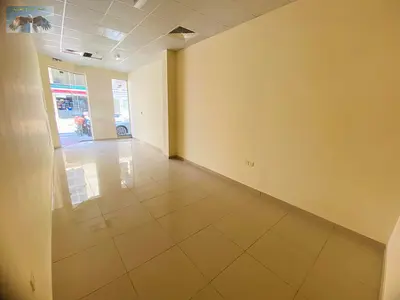 محل للإيجار السنوي في الجرف 2 بعجمان، بموقع مميز جداًوفي منطقة حيوية مناسبة لمختلف الأنشطة التجارية والمكاتب والخدمات، مع قربه من جميع الخدمات