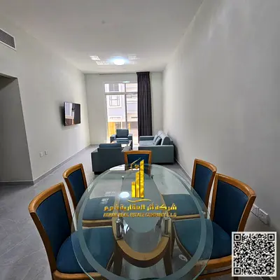 First occupancy, luxurious and elegant two-bedroom apartment with a living room, fully furnished with brand new, high-end furniture in a prime locatio