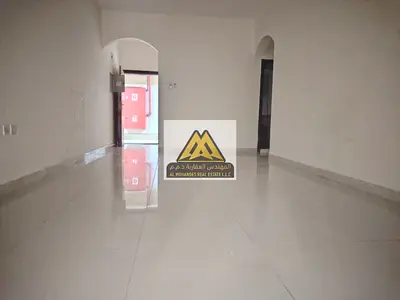 شقة غرفة وصالة للإيجار في الروضة 3 عجمان على شارع الشيخ عمار مع بلكونة وإطلالة مفتوحة