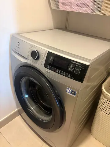 Electrolux Front Load Washer - 9 kg , Good Working Condition