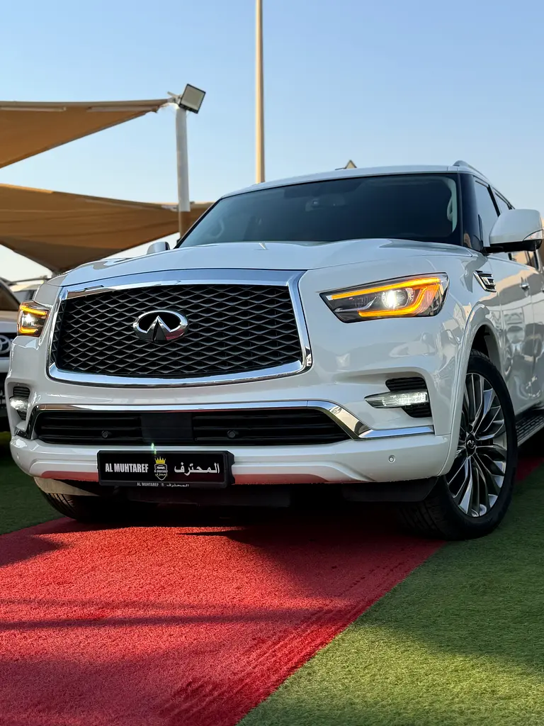 Infiniti QX80 2019 — photo 1 of 19
