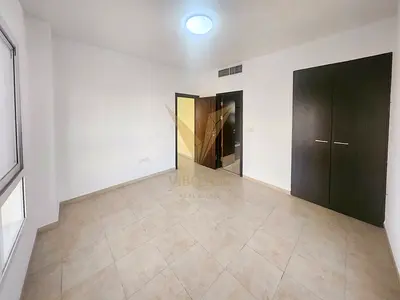 WELL MAINTAINED 1BR | CLOSED KITCHEN | VACANT