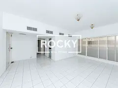 1 B/R Central A/C Apt suitable for Family Opposite Karama Park
