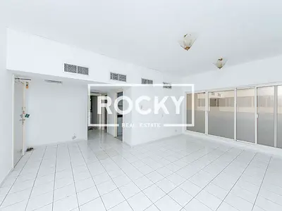 1 B/R Central A/C Apt suitable for Family Opposite Karama Park