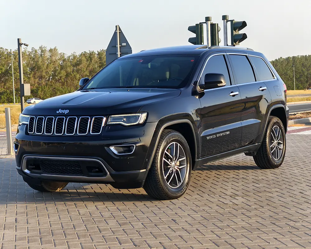 Jeep Grand Cherokee 2017 — photo 1 of 20
