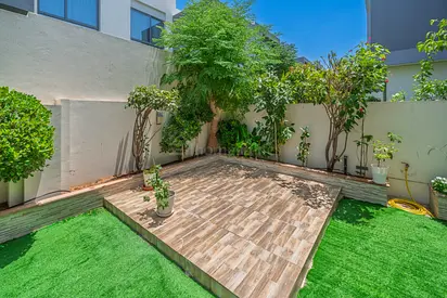 FULLY FURNISHED | LANDSCAPED | VACANT ON TRANSFER