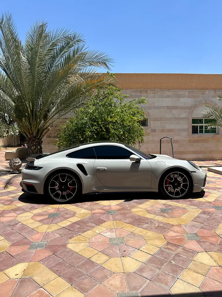 Porsche 911 2022 — photo 1 of 8