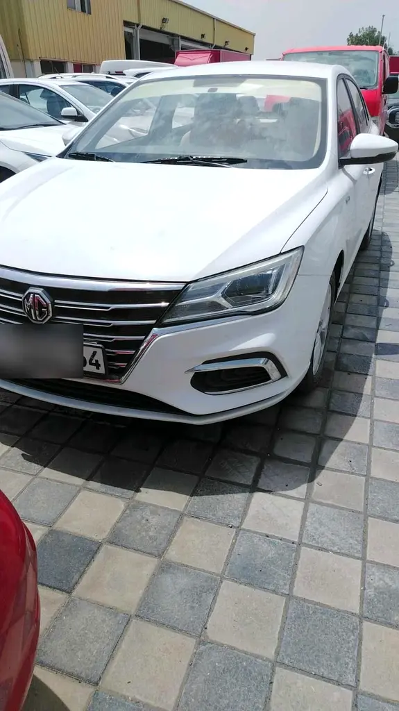 MG MG5 2023 — photo 1 of 10