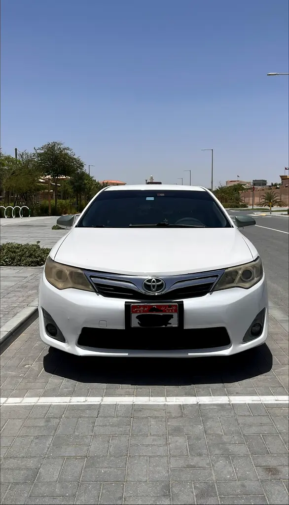 Toyota Camry 2014 — photo 1 of 7