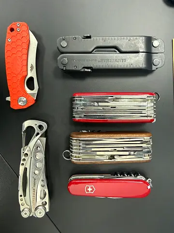 Lot of Multi-Tool leather man   Swiss Army Knife Collection (7 pieces)