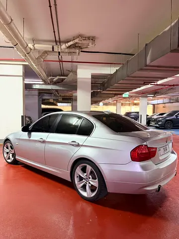 2009 BMW 335i GCC Specs - Well Maintained Luxury Sport Sedan