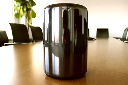 Apple Mac Pro Cylinder High End 06Cores 32GB Rams Dual 3GB Graphics with lots Softwares