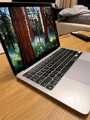 Apple MacBook Pro 13-inch (M1, 2020) - 8GB