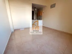 SIDE KITCHEN STUDIO/// WITH SPLIT AC// ONLY FOR FAMILY/// NEAR ROADSIDE CLOSE TO GALAXY MARKET/// RE