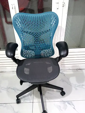 Selling herman miller mirra 2 chair.good condition only little use