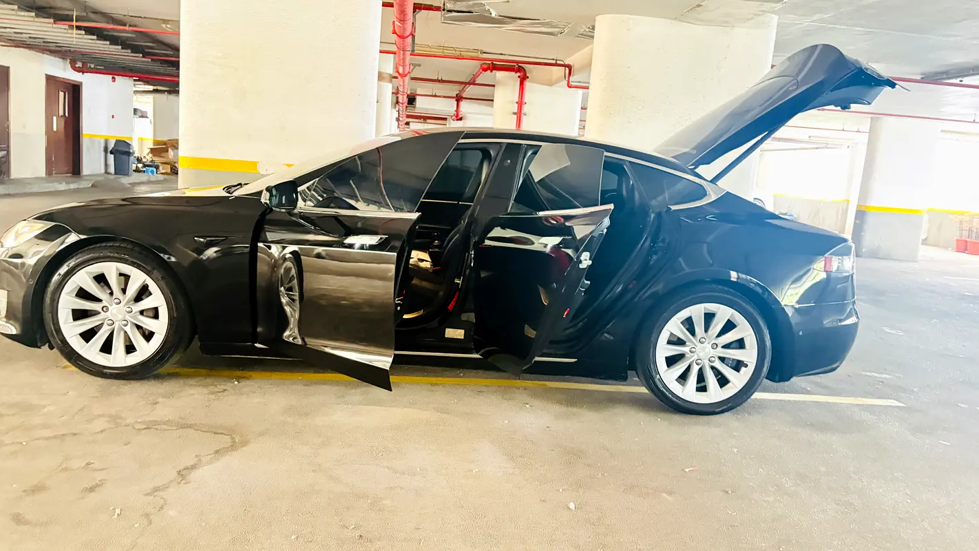 Tesla Model S 2018 — photo 1 of 16