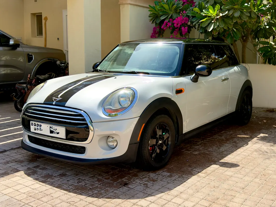 MINI Cooper 2015 — photo 1 of 15