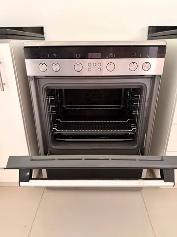 Free Standing Siemens Electric Oven and Stove - Good Working Condition