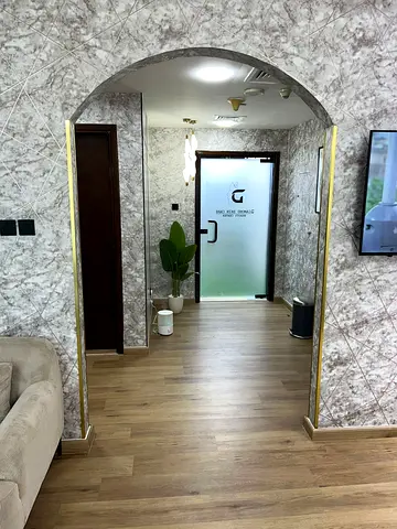 صالون نسائي على كورنيش عجمان بجوار دوار السفينة | مساحة كبيرة + تشطيب كامل | 150 ألف